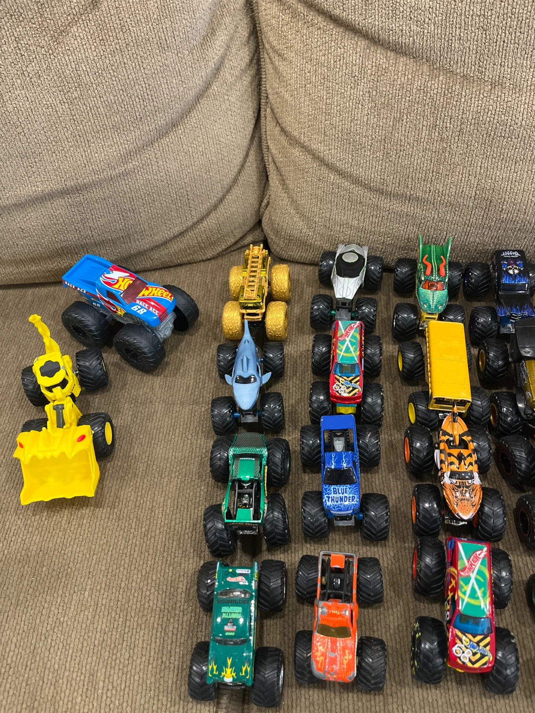 Hot Wheels Monster Trucks Lot 37 - photo 5