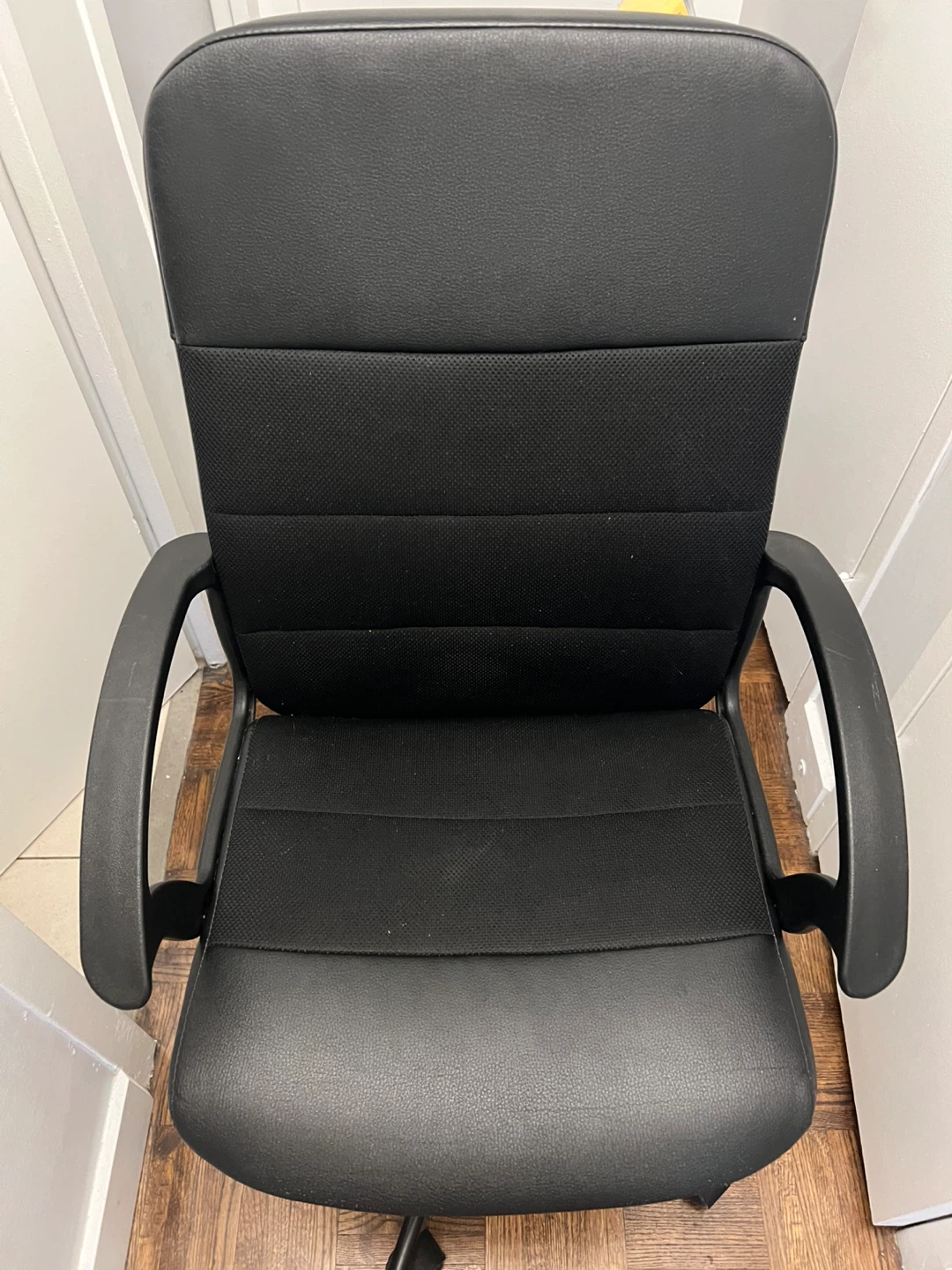 Black Office Chair - photo 3