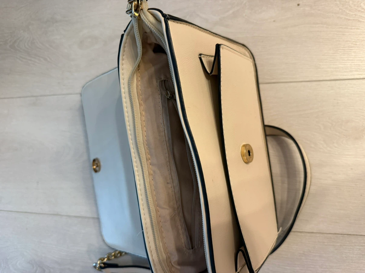 Cream Quilted Shoulder Bag with Gold Chain - photo 3