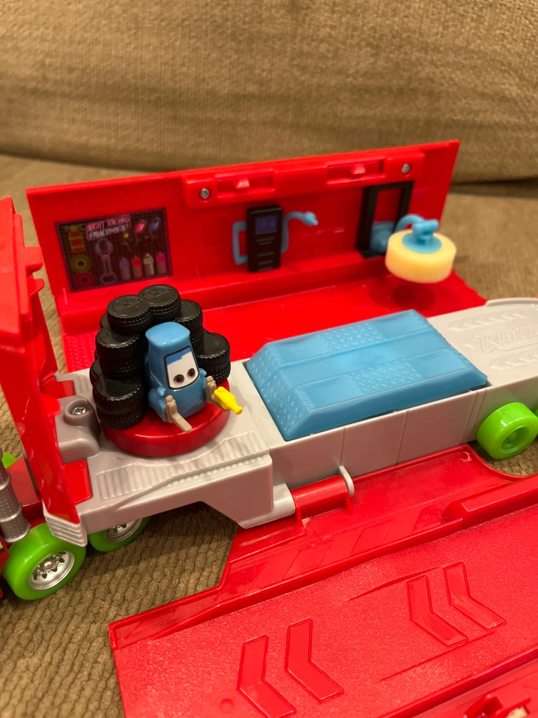 Disney Pixar Cars Mack Hauler Playset - photo 5