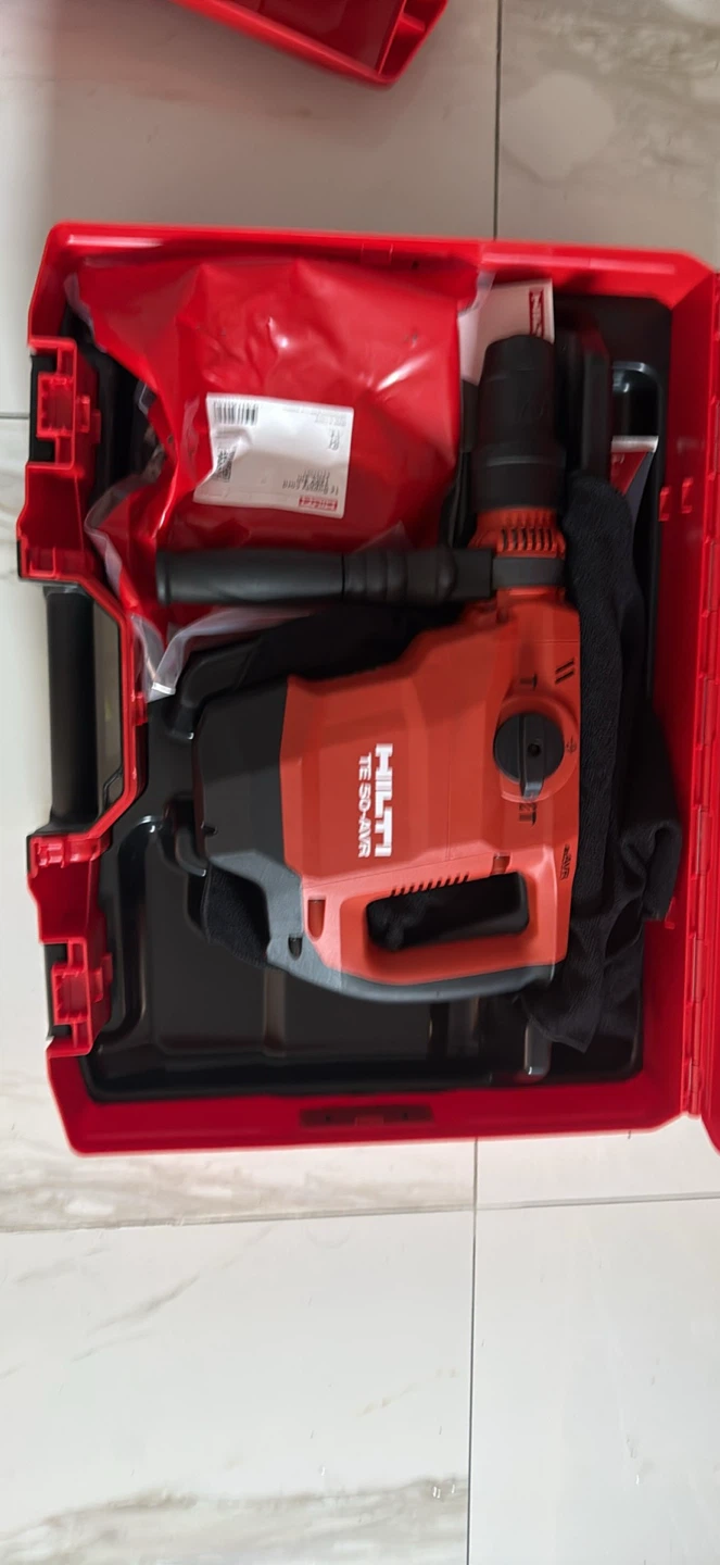 Hilti TE 50-AVR Rotary Hammer with Case and Battery - photo 2