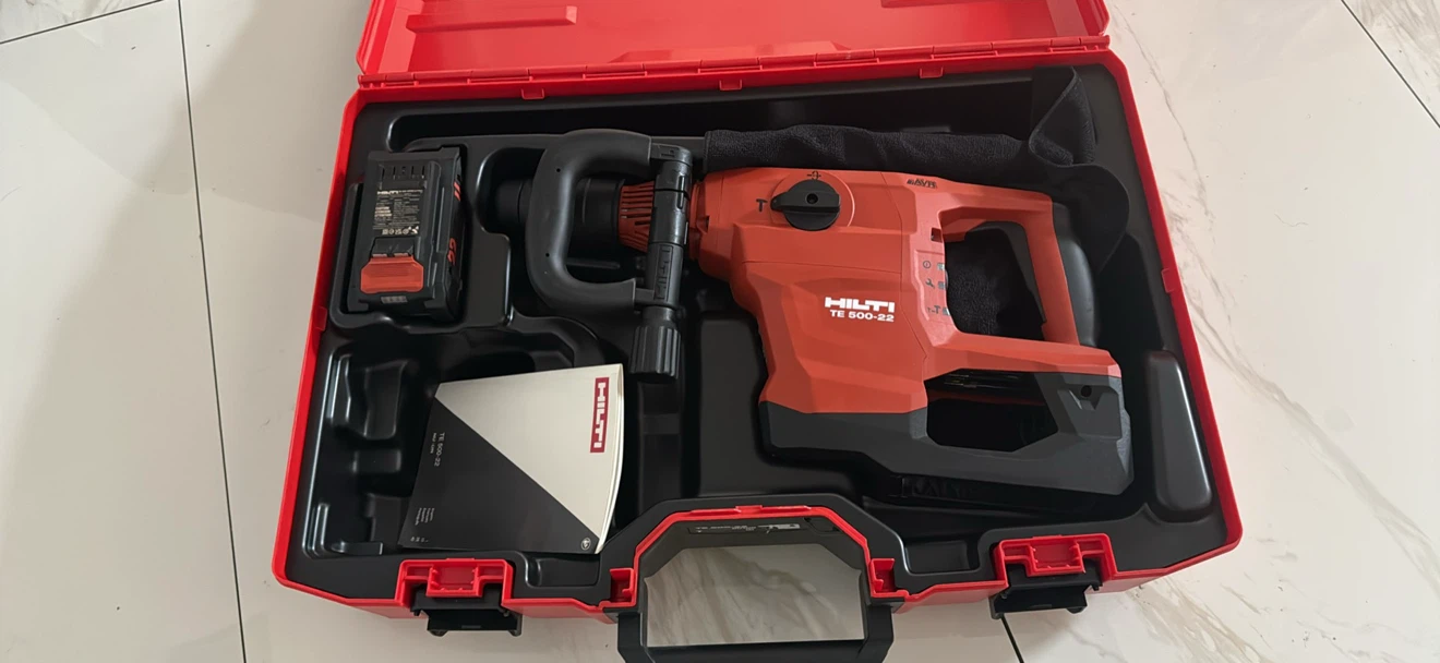Hilti TE 50-AVR Rotary Hammer with Case and Battery - photo 4