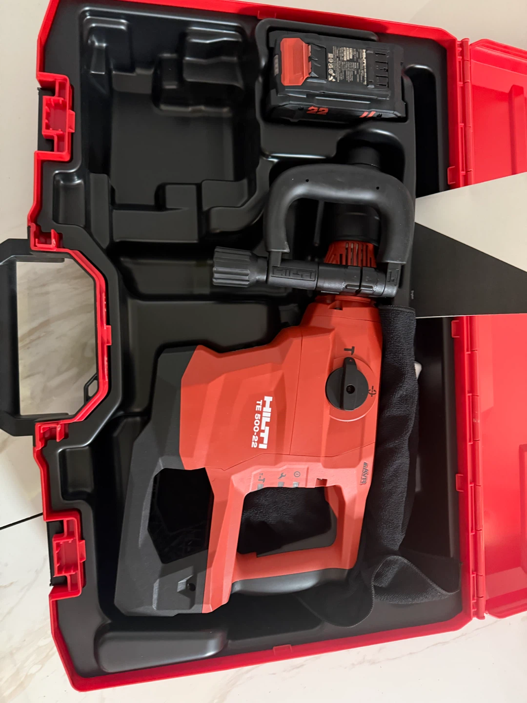 Hilti TE 50-AVR Rotary Hammer with Case and Battery - photo 5