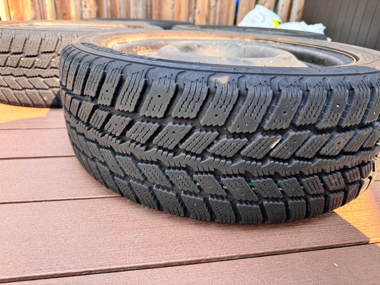 Set of 4 Nexen Winter Tires on Rims - photo 4