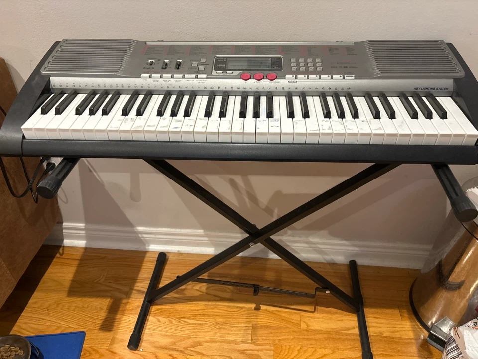 Casio Keyboard with stand