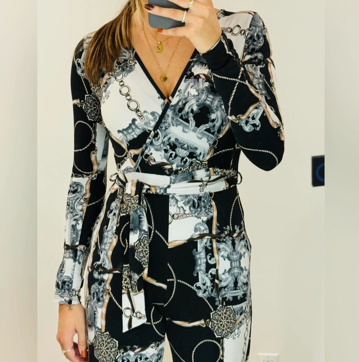 Guess Ladies Romper xs (like new) - photo 2