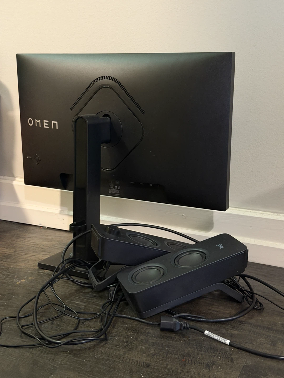 OMEN by HP 23.8 inch FHD 165Hz Gaming Monitor and speaker