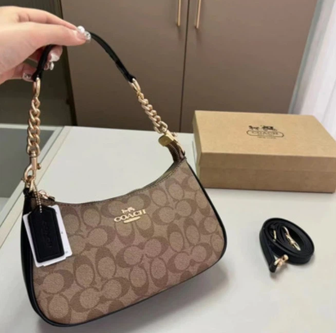New Woman’s Coach Purse - photo 5