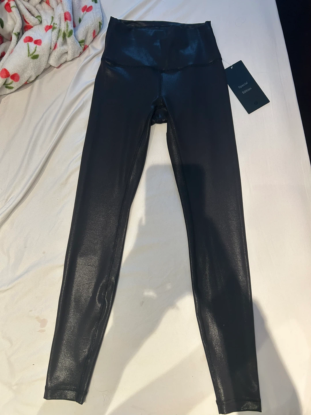 Lululemon Wonder Train HR Tight 28" Foil size 4