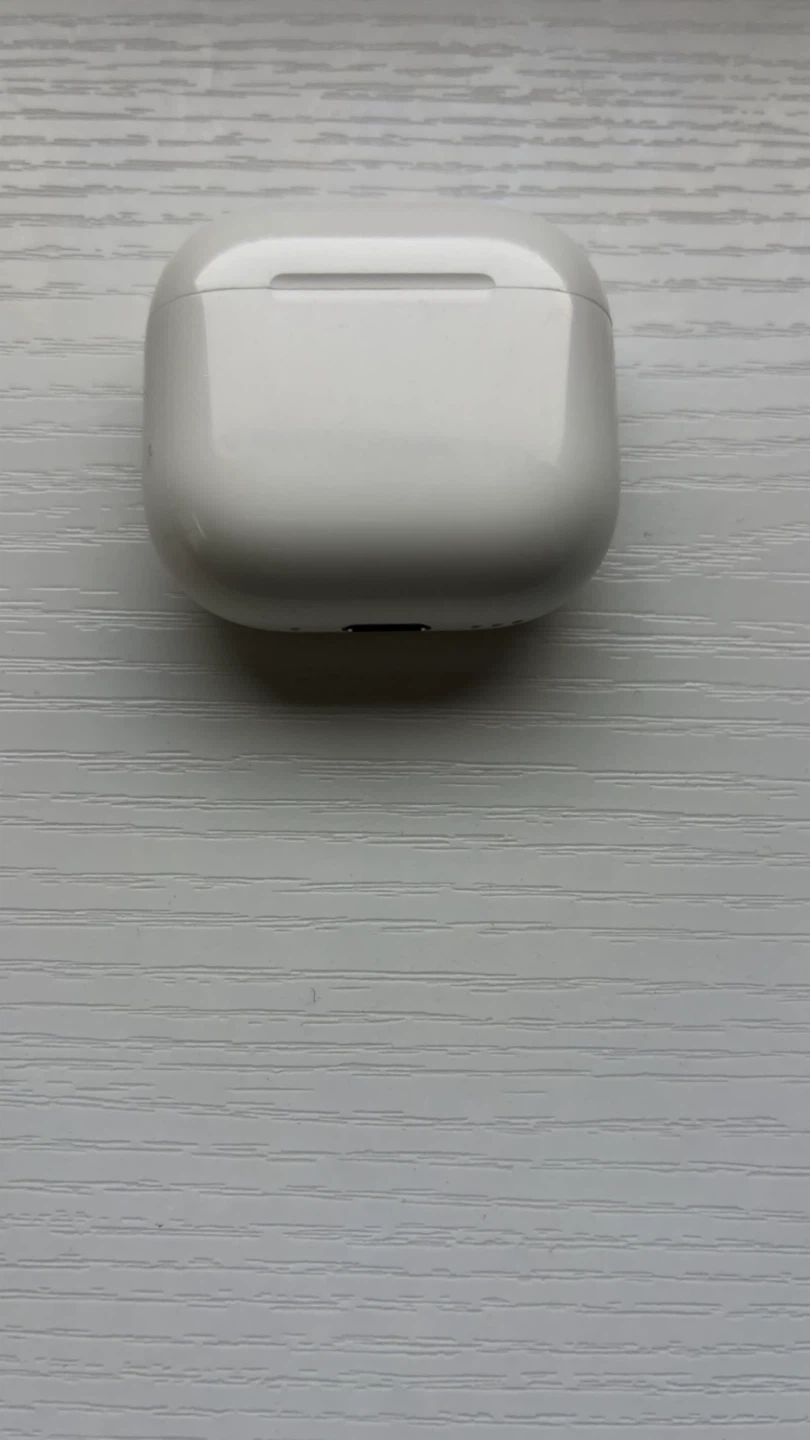 Apple Airpods 4 ANC (Active Noise Cancellation)