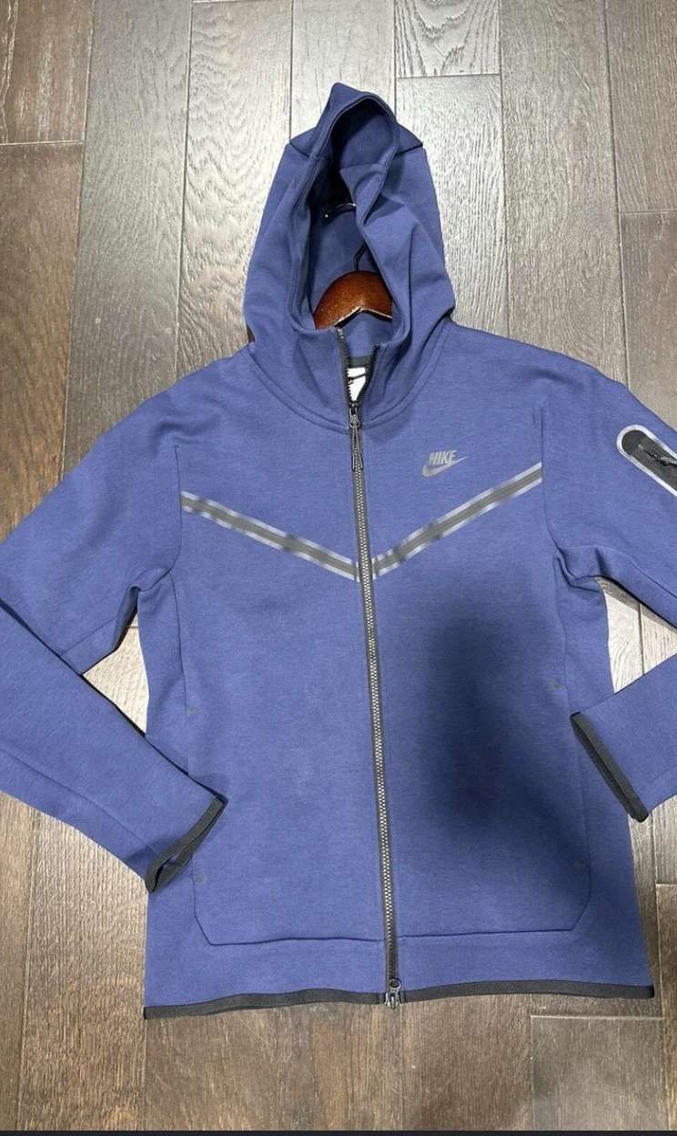 Nike Tech Fleece Full-Zip Hoodie (tracksuit) included