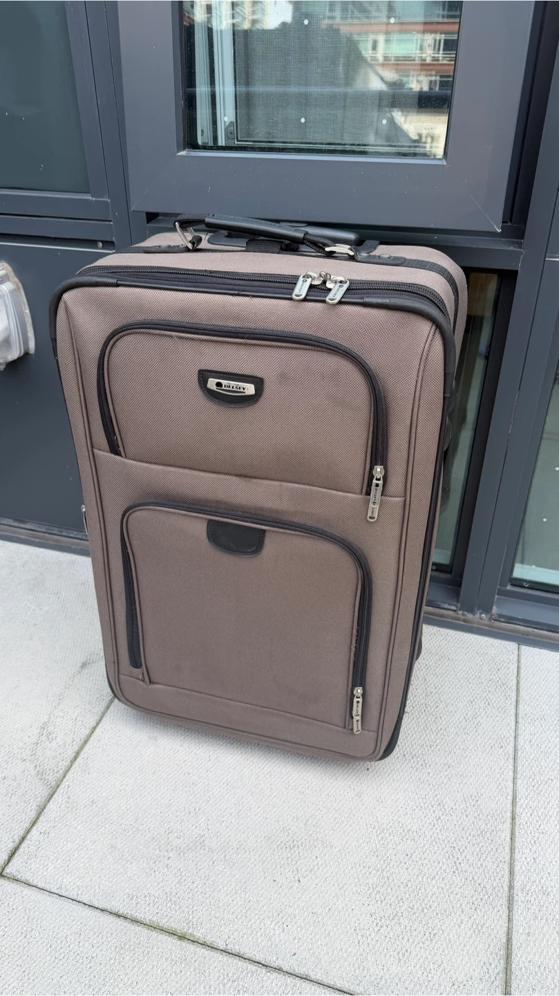 Medium Softside Expandable 2-Wheel Luggage