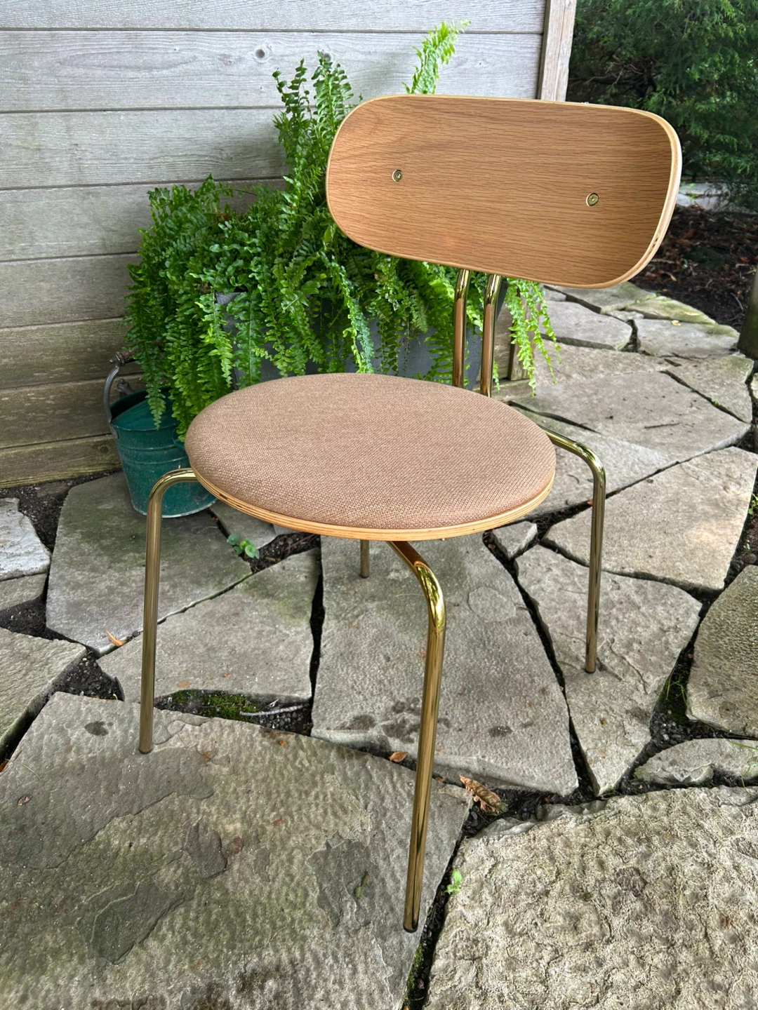 Modern Accent Chair - Wood Back & Upholstered Seat - photo 2