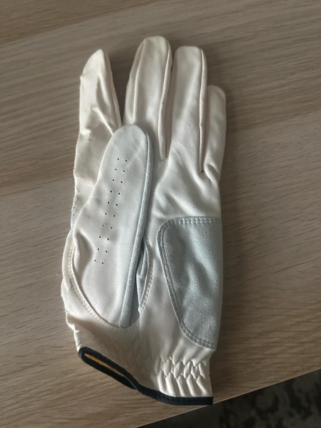 Women’s left Callaway Golf Glove - photo 2