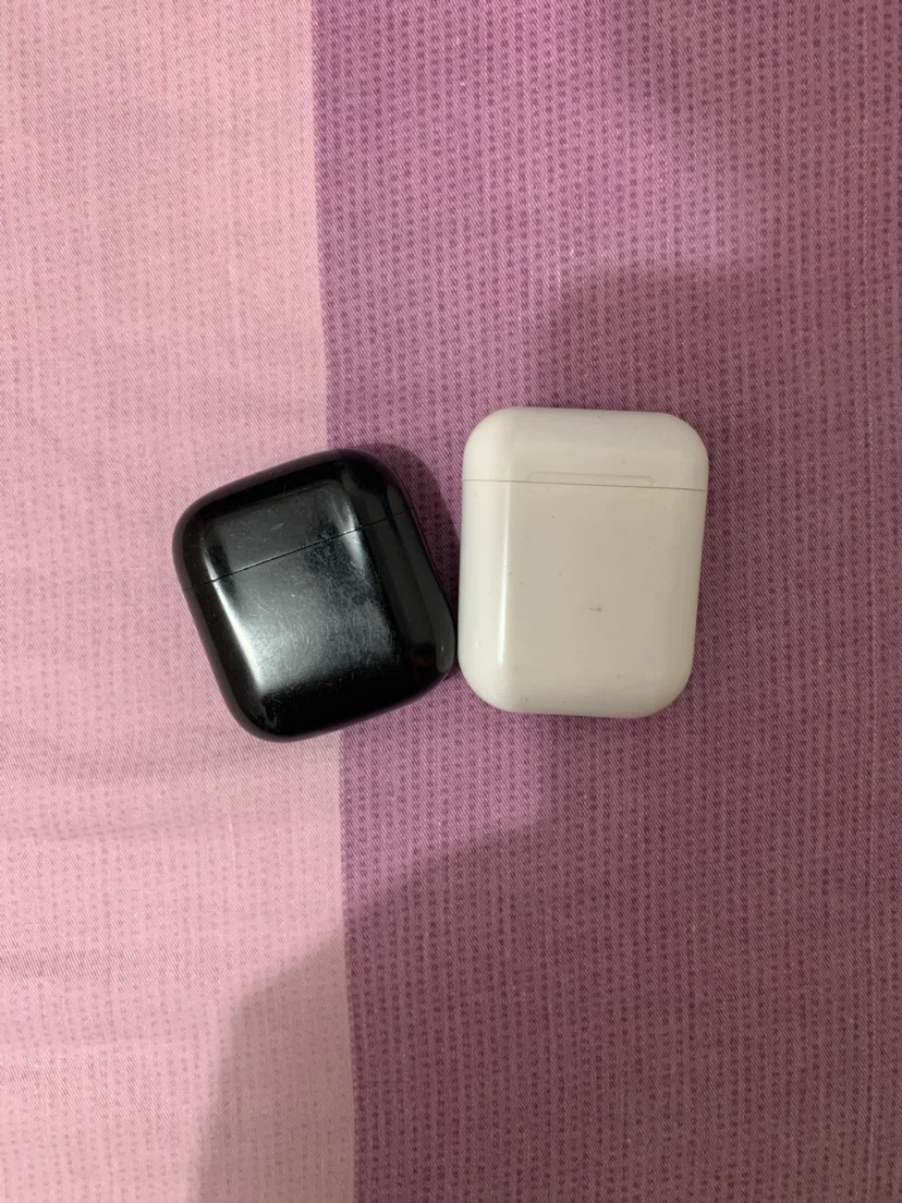 Wireless airbuds (two pairs)