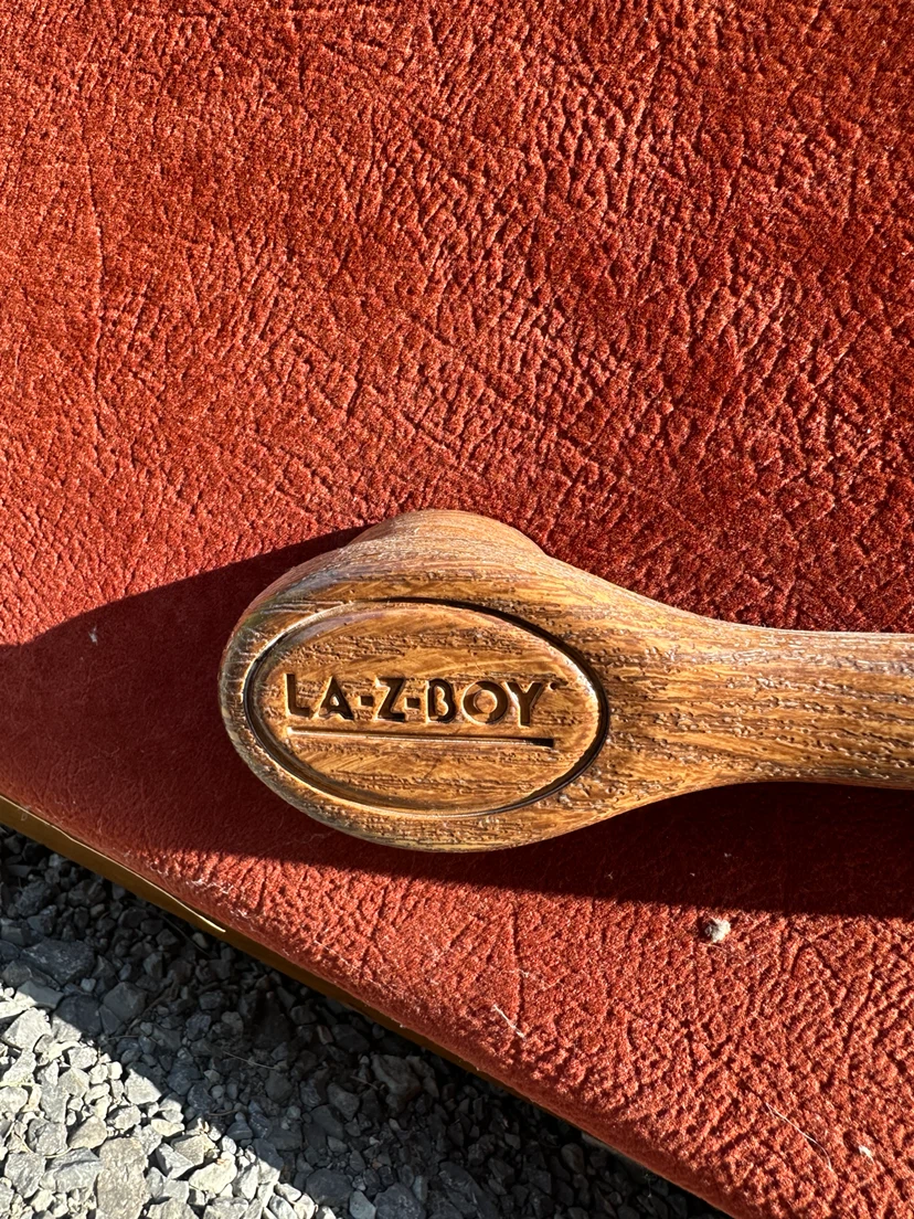 Red Velour La-Z-Boy Manual Recliner (CAN DELIVER) - photo 2