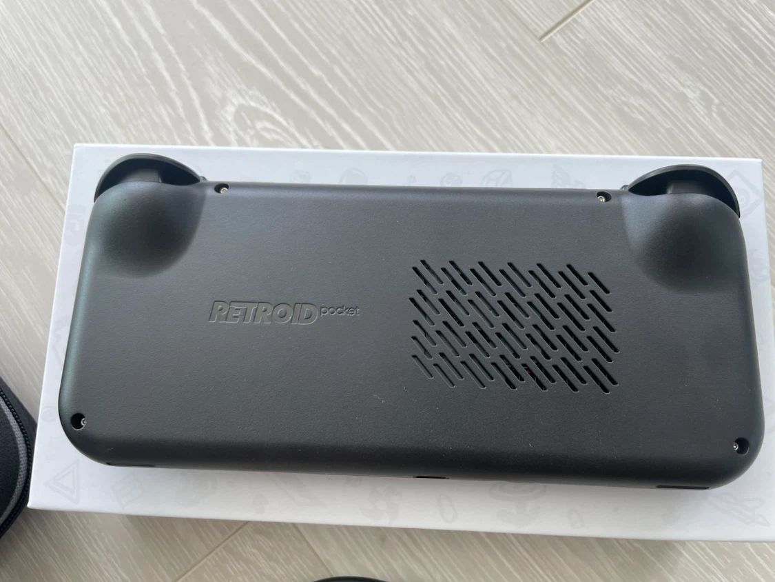 Retroid Pocket 4 Pro Gaming Handheld - photo 3
