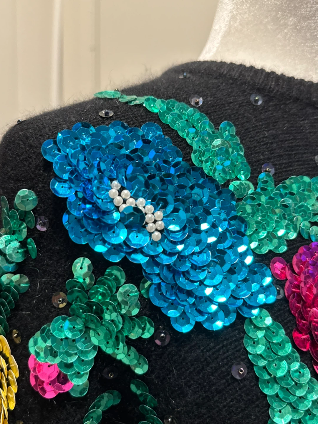 VINTAGE Michelle Yim Zimble Sequin Floral Sweater - Black - photo 3