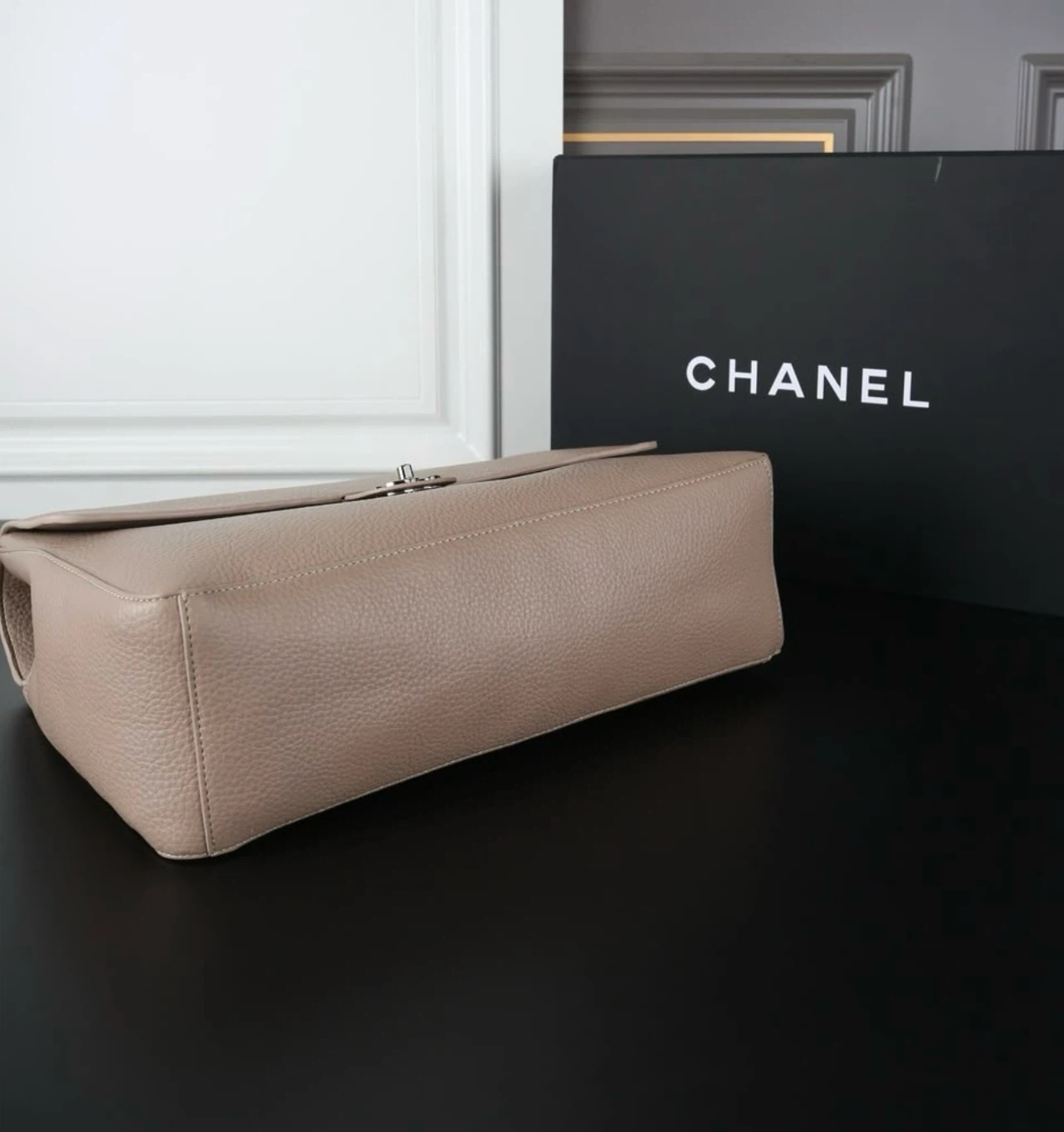 Chanel Flap Bag Taupe Leather - photo 3
