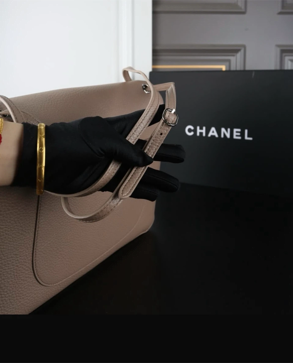 Chanel Flap Bag Taupe Leather - photo 4