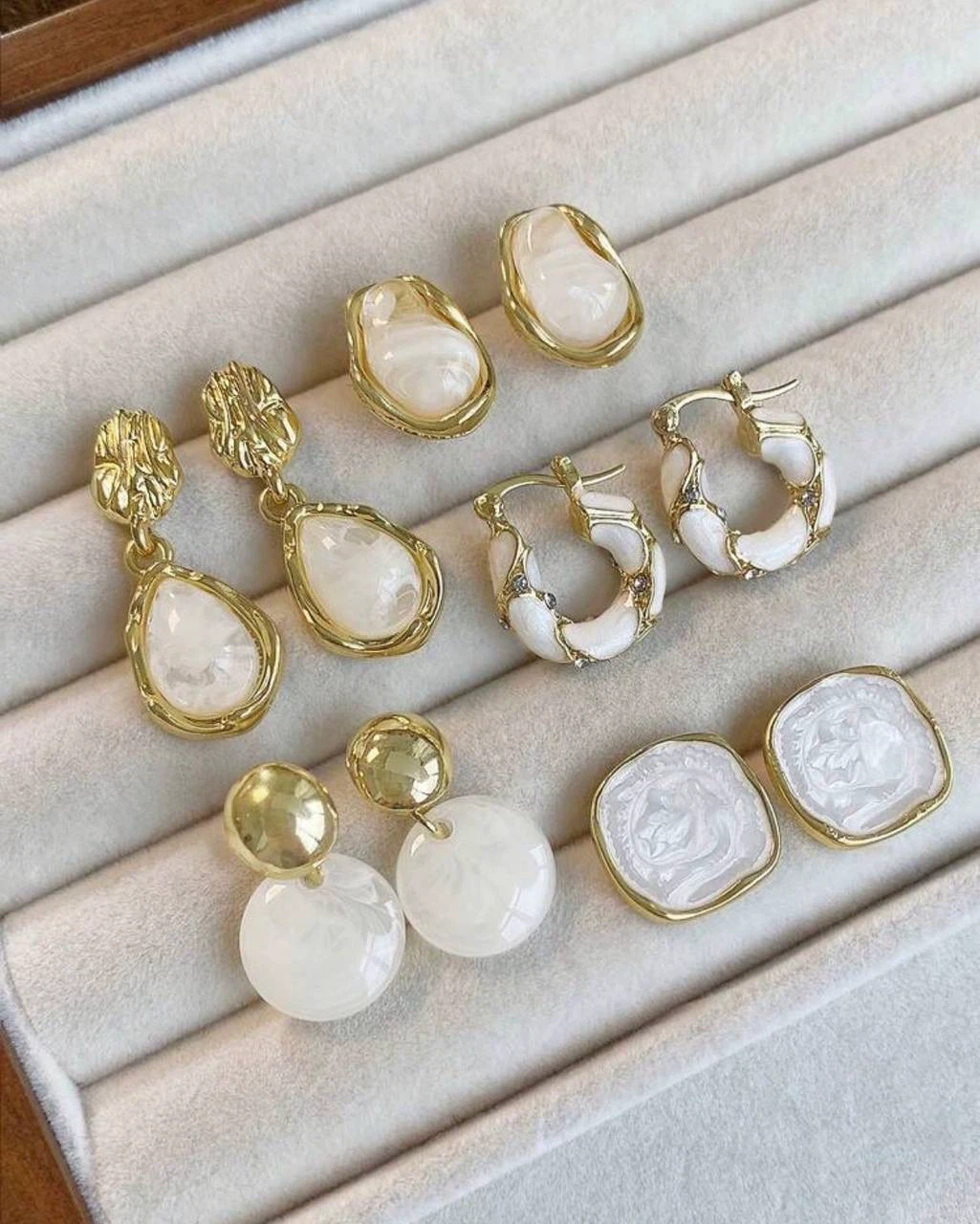 Set of 5 Pairs of Earrings – new - photo 2
