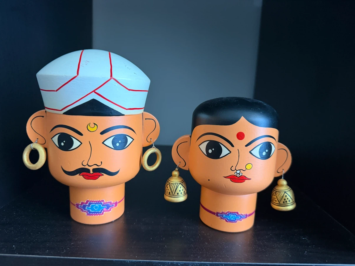 Hand-painted Wooden Figurines - Couple