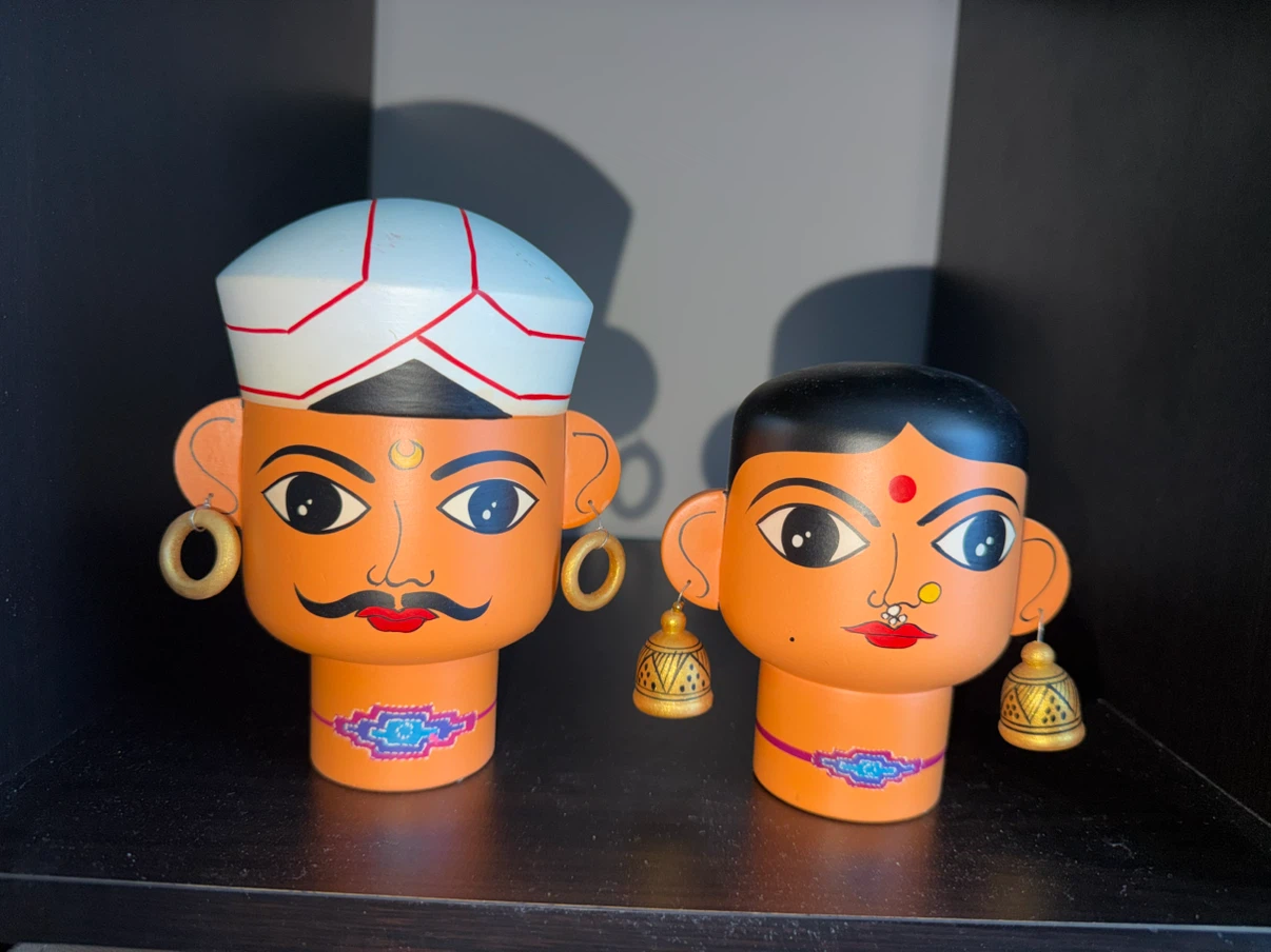 Hand-painted Wooden Figurines - Couple - photo 2