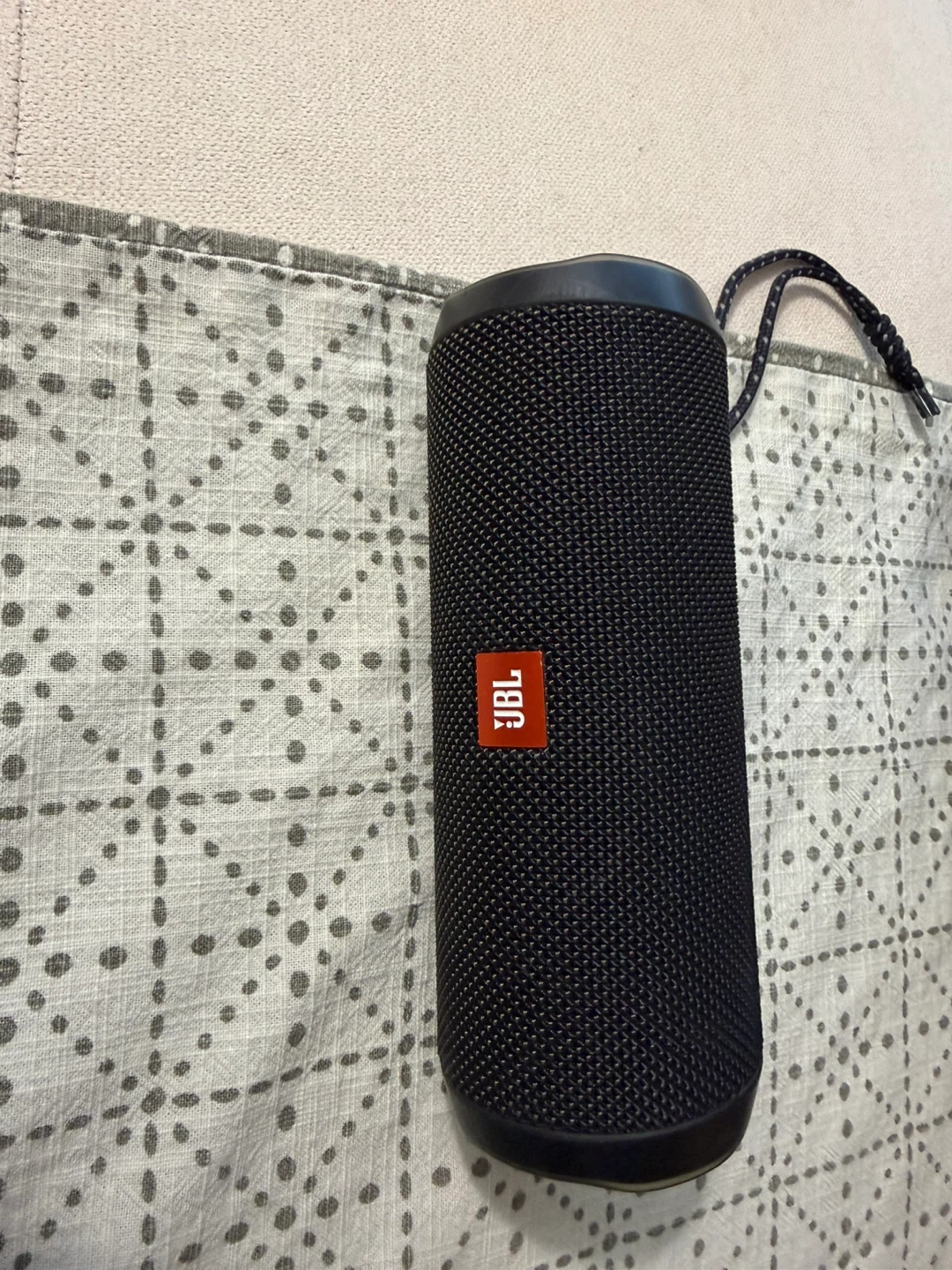JBL Flip 4 Portable Wireless Bluetooth Speaker - Black - photo 4