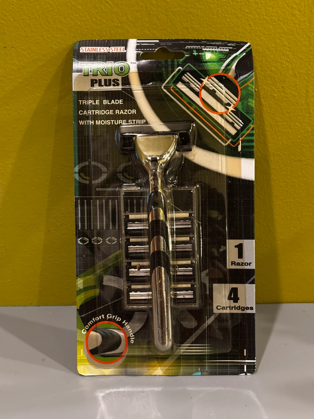 Trio Plus Triple Blade Cartridge Razor with 4 Cartridges