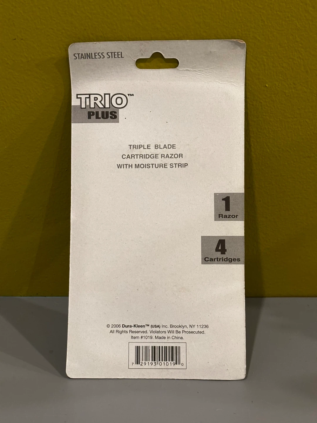 Trio Plus Triple Blade Cartridge Razor with 4 Cartridges - photo 2