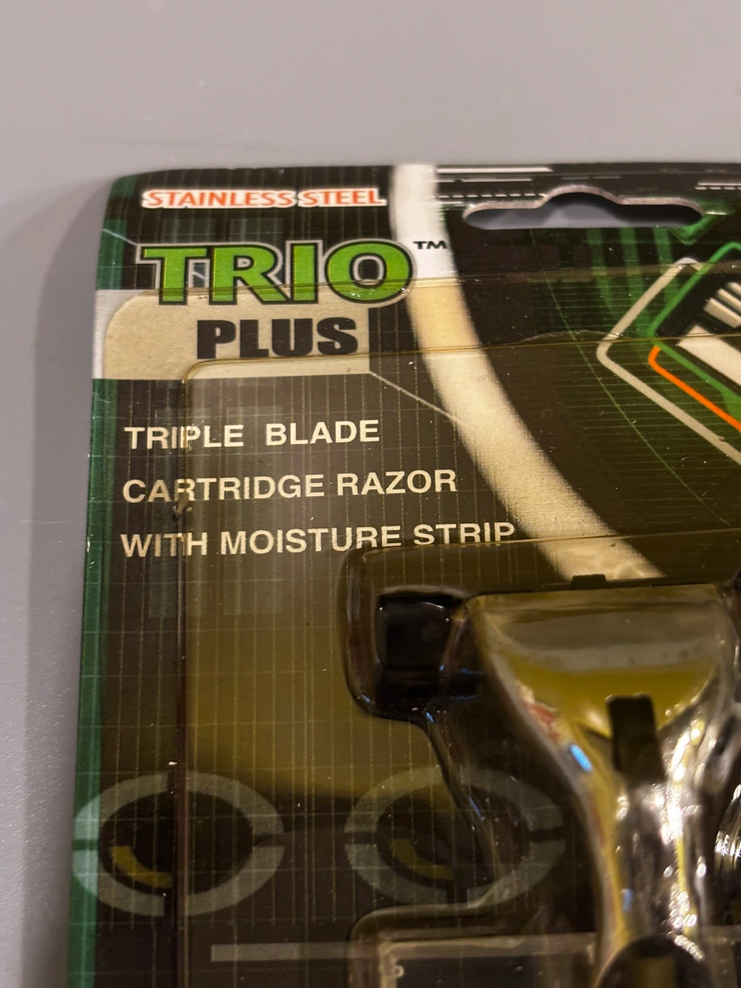 Trio Plus Triple Blade Cartridge Razor with 4 Cartridges - photo 3