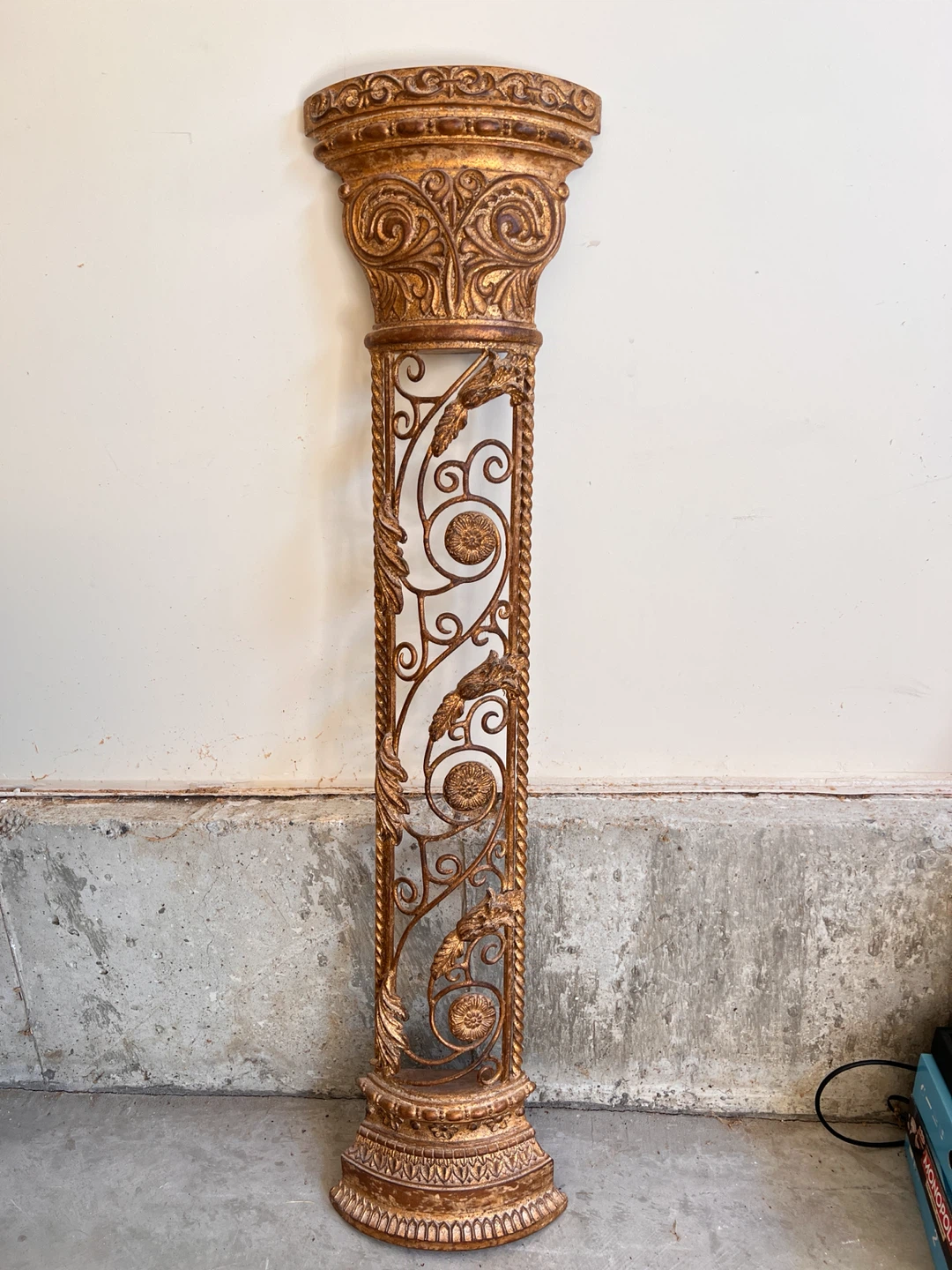 Decorative Gold Column Pedestal Stand