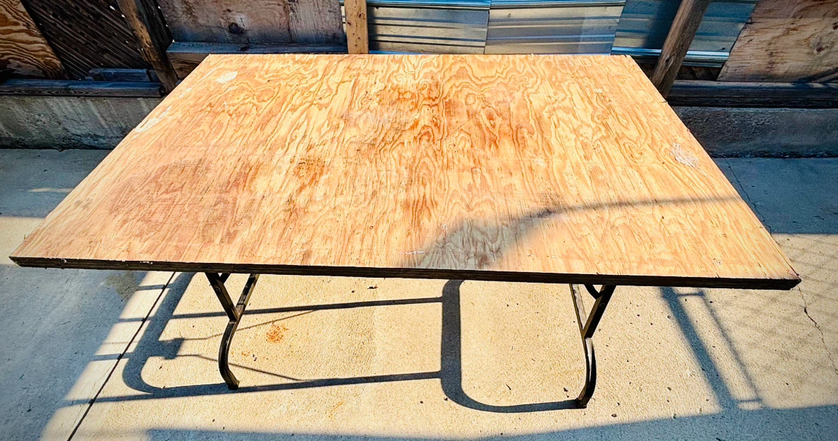 4 ft Heavy-Duty Sturdy Folding Table - photo 3