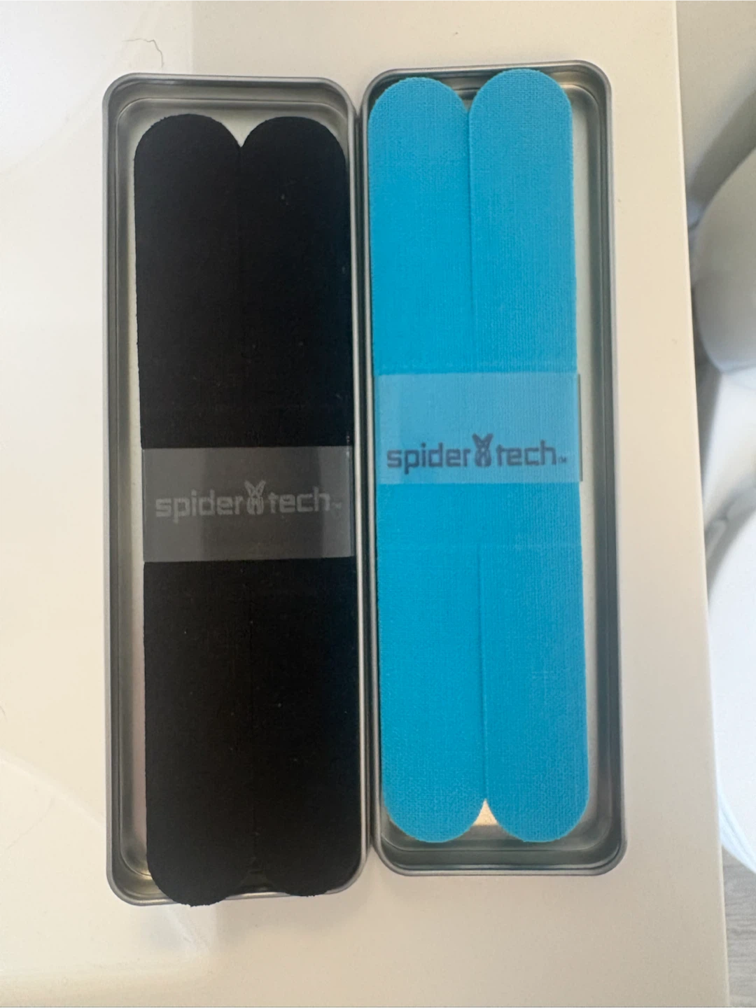KT tape type SpiderTech Kinesiology Tape Tin - Black & Blue