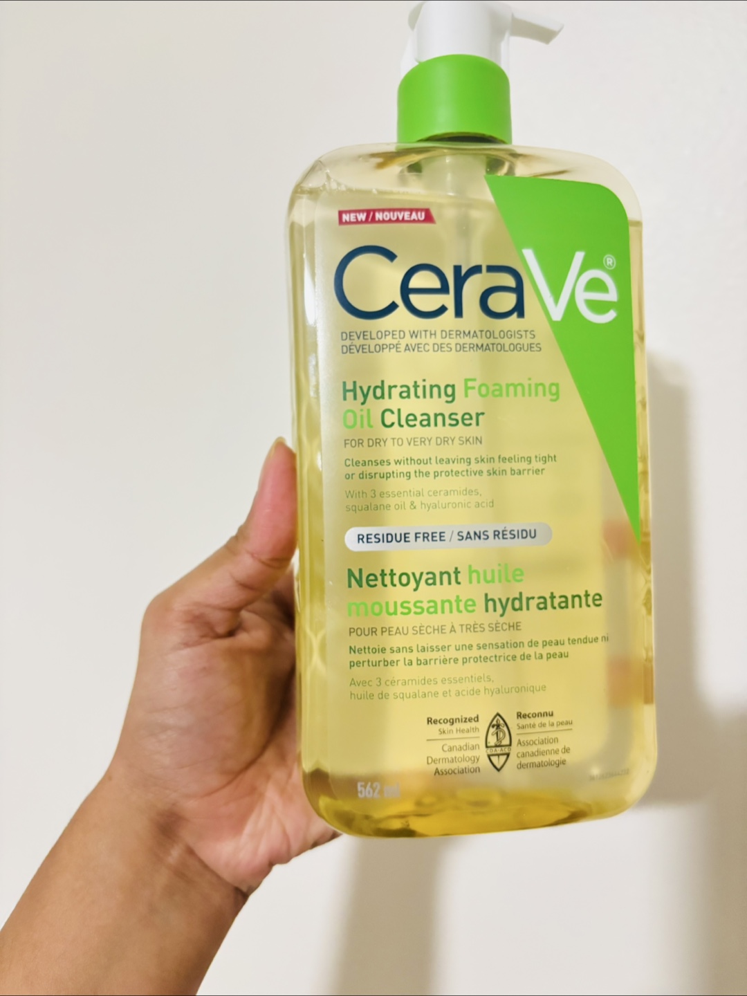 Brand New CeraVe Hydrating Foaming Oil Cleanser (562ml)