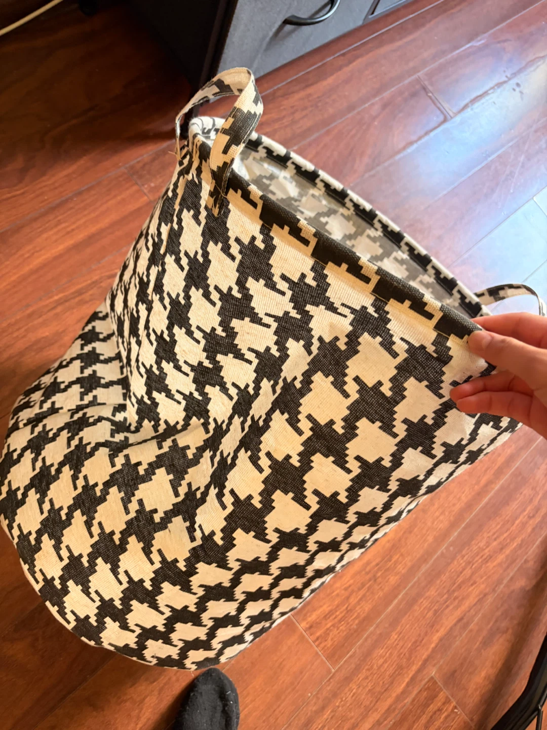 Laundry hamper