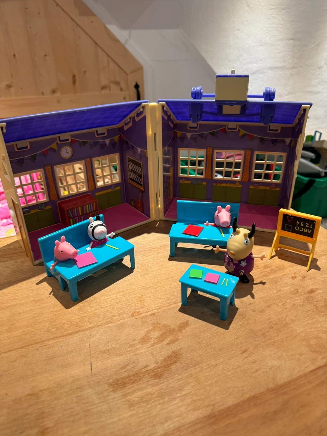 Peppa Pig School Playset - photo 2