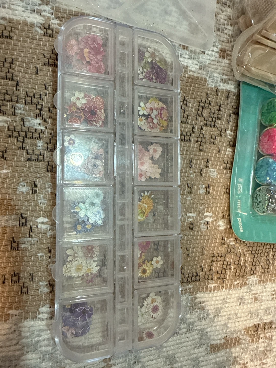 Beginner Epoxy Resin Art Kit with Molds & Decorations - photo 5