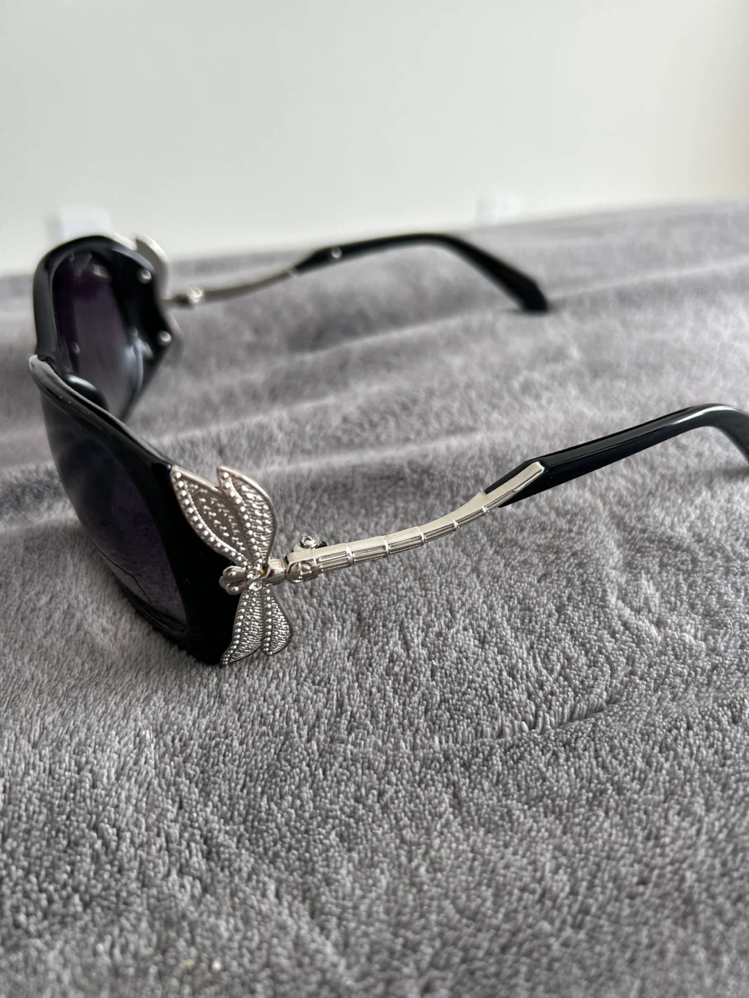Black Sunglasses with Dragonfly Embellishment - photo 2
