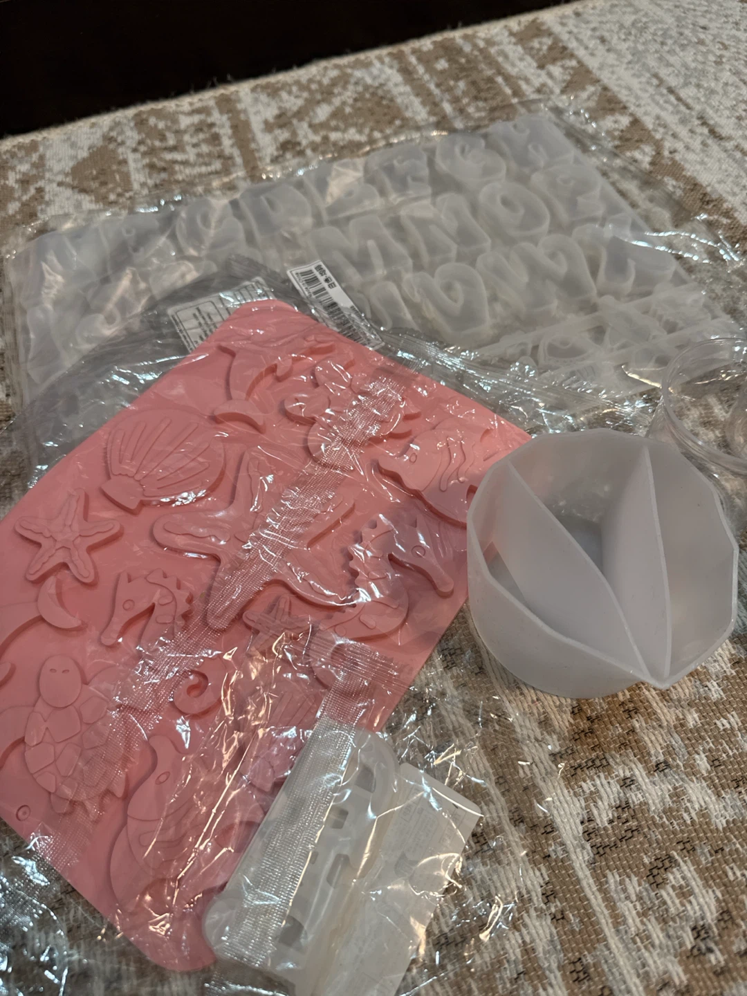 Silicone Molds and measuring cups for resin Crafts