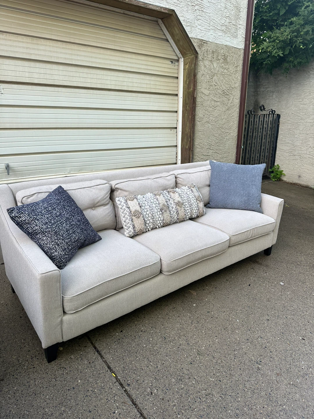 IKEA FRÖSLÖV Light Beige / Cream 3-Seat Sofa