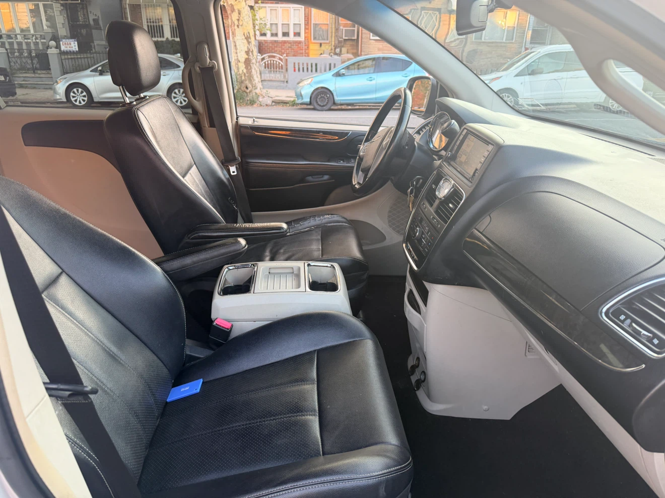 White Chrysler Town & Country Minivan - photo 5
