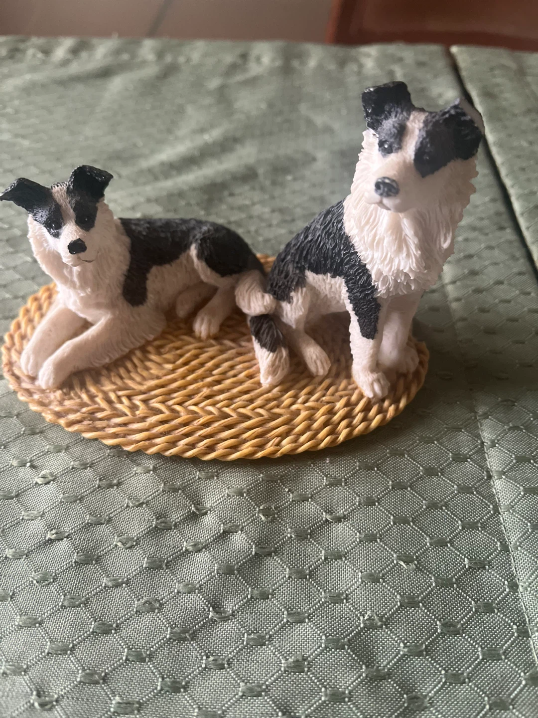 Two Border Collie Dog Figurines on Wicker Base - photo 3