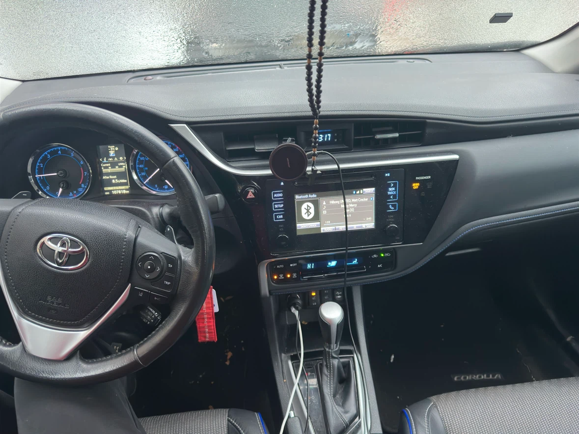 Toyota Corolla SE Sedan - photo 4