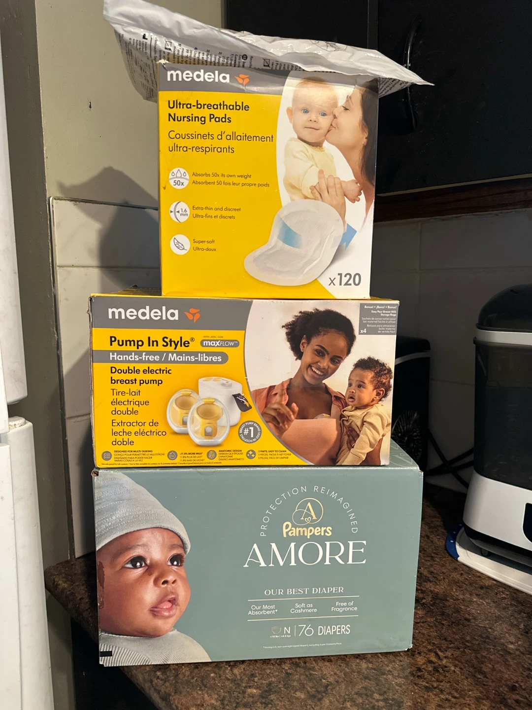 electric pump, pads, milk bags and diapers. - photo 2