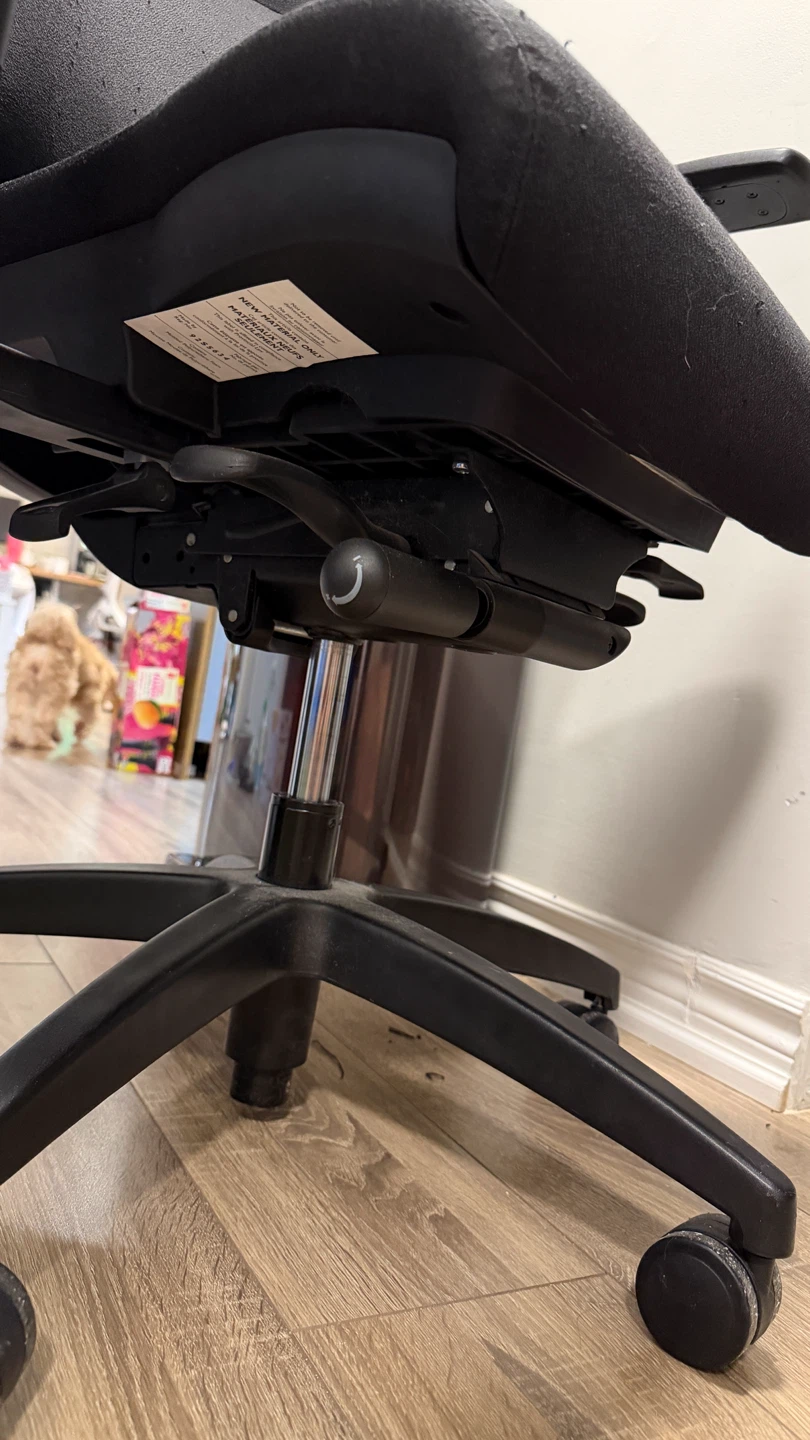 Ergonomic Black Office Chair - Teknion Savera Synchro Tilt - photo 3