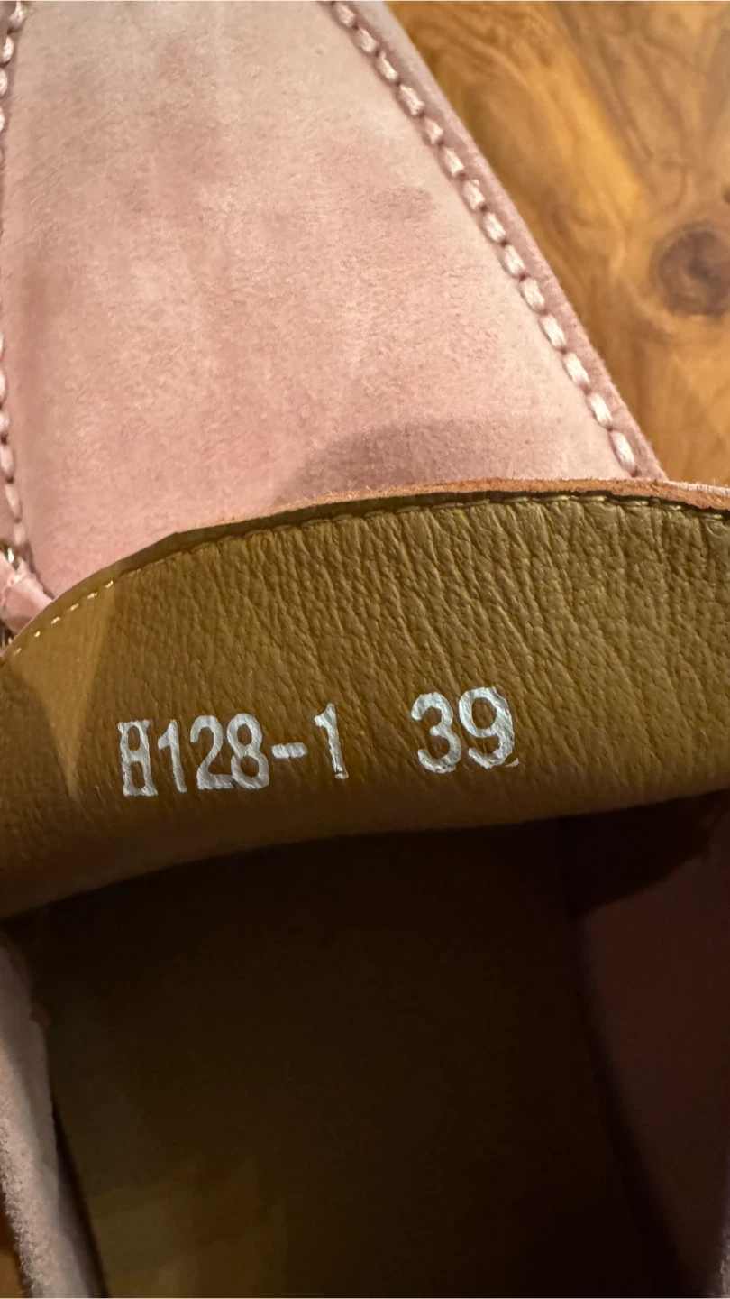 Le Berdes Pink Suede Loafers - Size 39 - photo 3