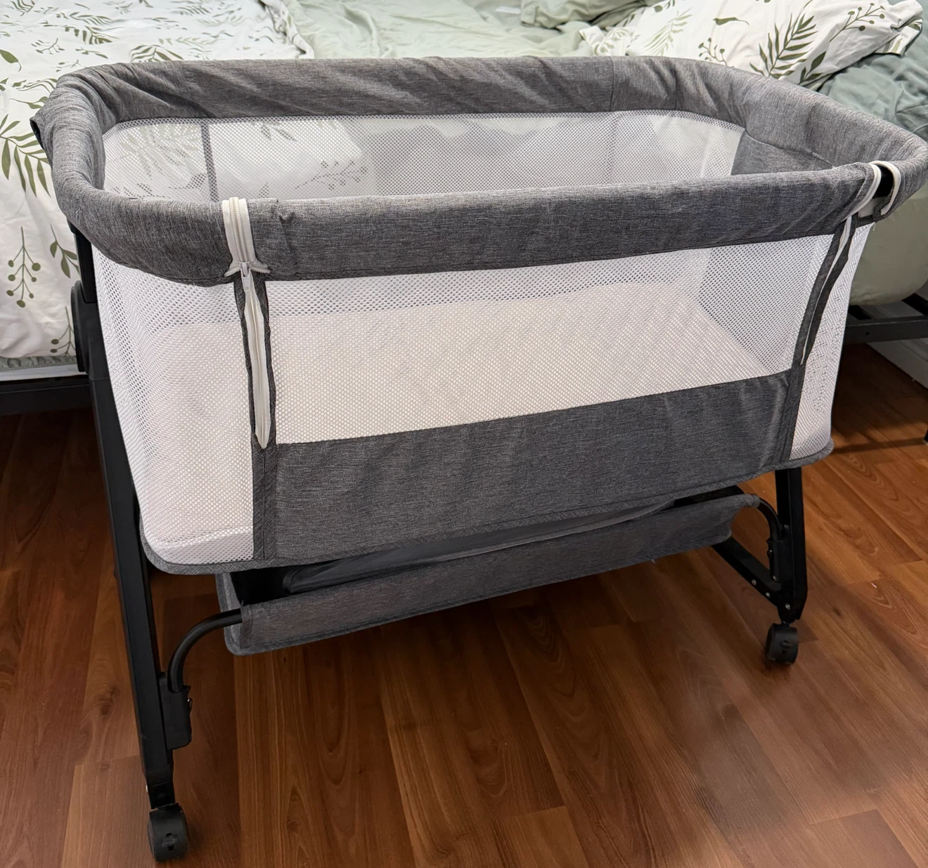 Adjustable Baby Bassinet with Mosquito Net - photo 3