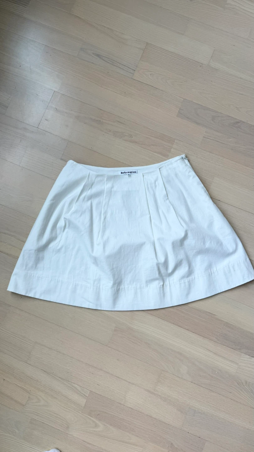 LIKE NEW Reformation cotton mini skirt with pockets Size 6 - photo 2