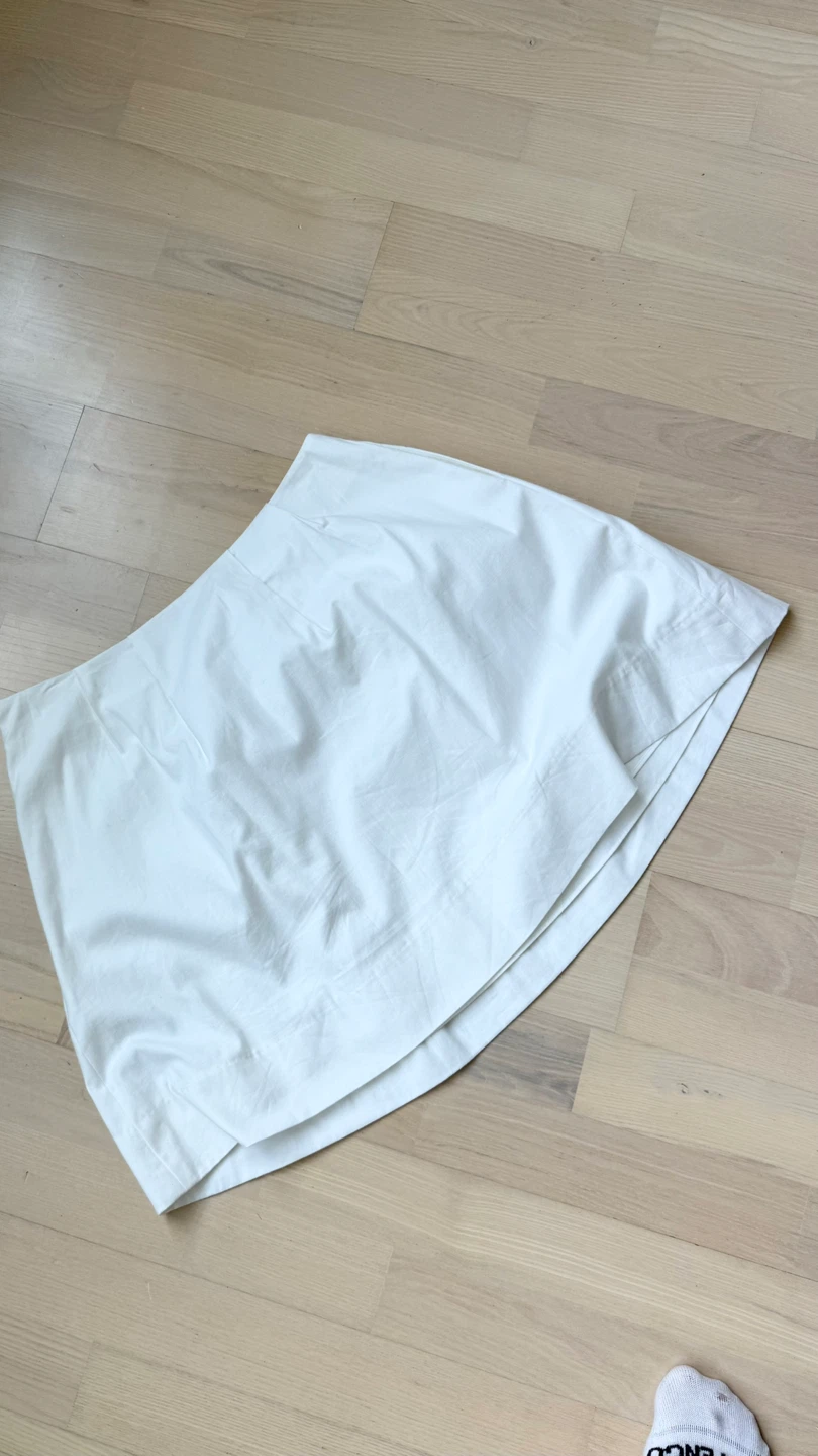 LIKE NEW Reformation cotton mini skirt with pockets Size 6 - photo 4